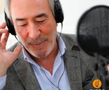 Curro hablando radio